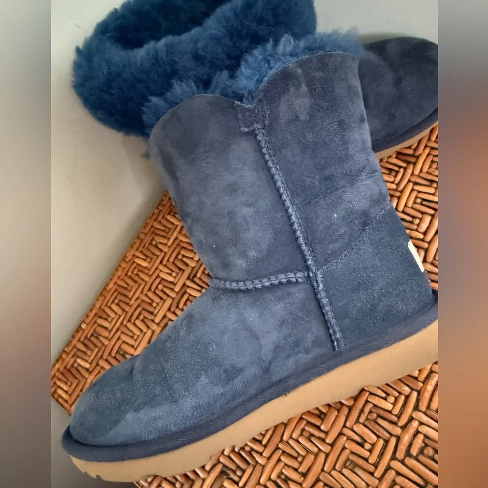 Genuine UGG Kids (Big Girl) Bailey Button Sheepskin  Boots